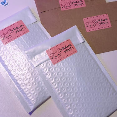 Bubble Mailers 4x8" (for 1 pin/key chain order)